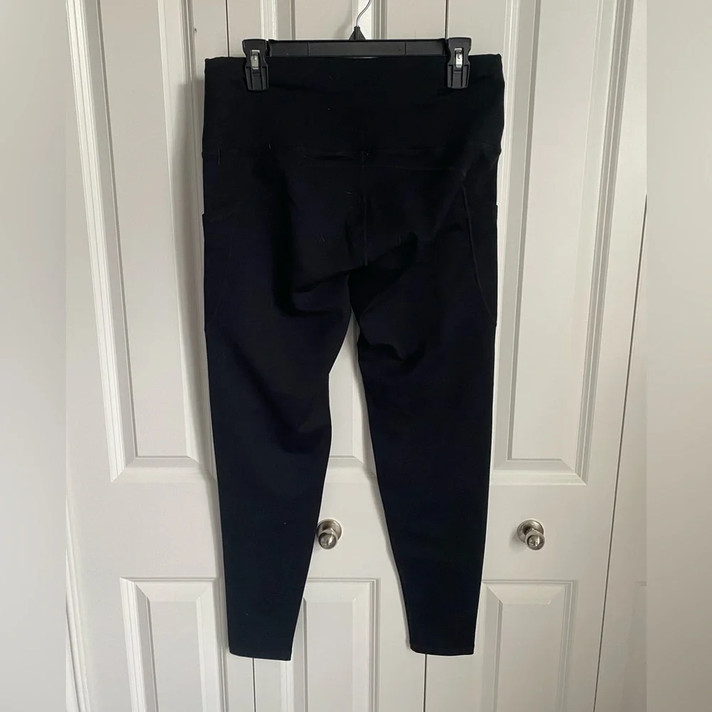 Black High-Waisted Leggings with Side Pockets - Picture 2 of 4